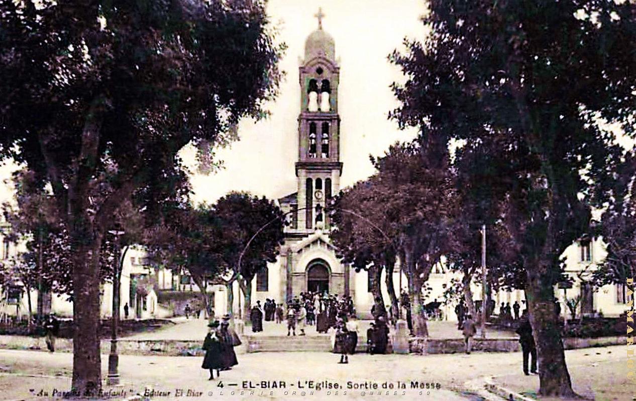 Alger - El-Biar - Sortie de Messe.jpg
